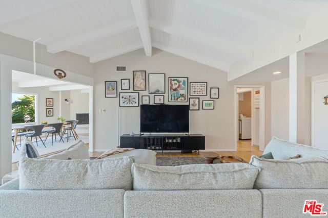 4246 S Cloverdale Avenue, Los Angeles, CA 90008