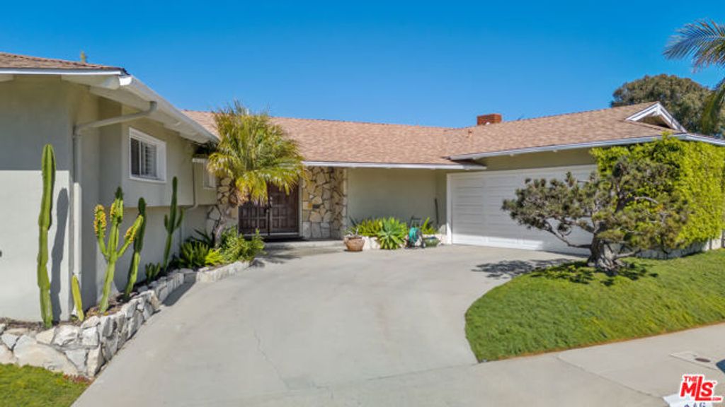 4246 S Cloverdale Avenue, Los Angeles, CA 90008
