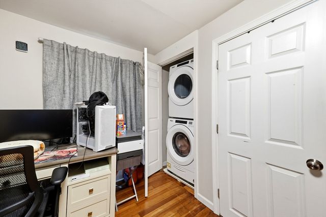 30 Mazarin St, Springfield, MA 01151