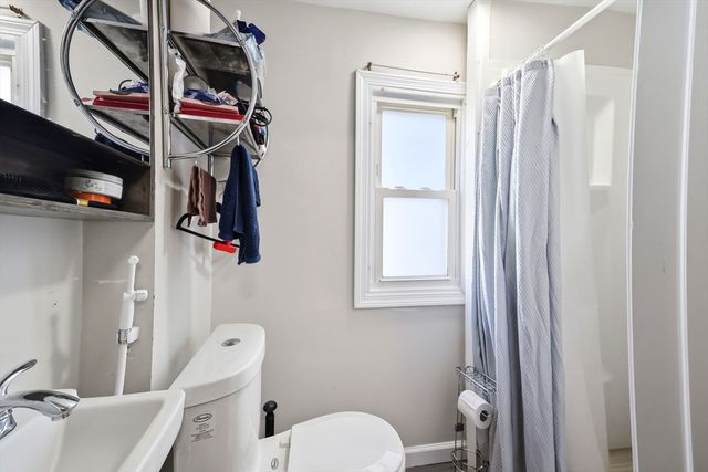 30 Mazarin St, Springfield, MA 01151