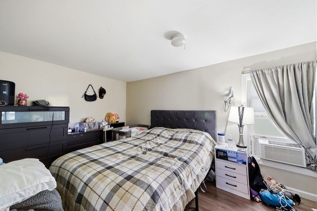 30 Mazarin St, Springfield, MA 01151