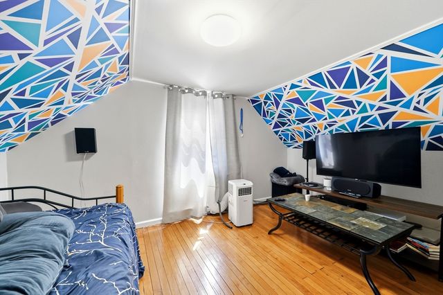30 Mazarin St, Springfield, MA 01151