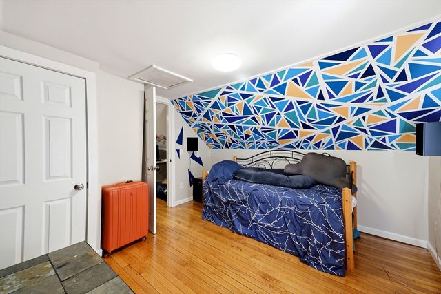 30 Mazarin St, Springfield, MA 01151