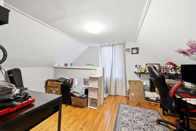 30 Mazarin St, Springfield, MA 01151