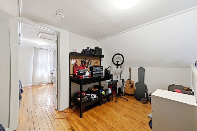 30 Mazarin St, Springfield, MA 01151