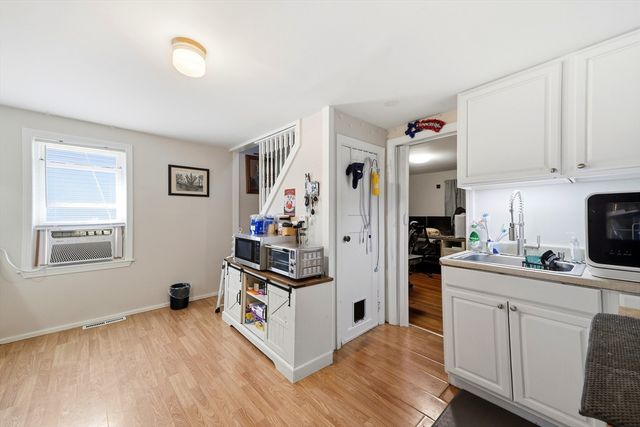 30 Mazarin St, Springfield, MA 01151