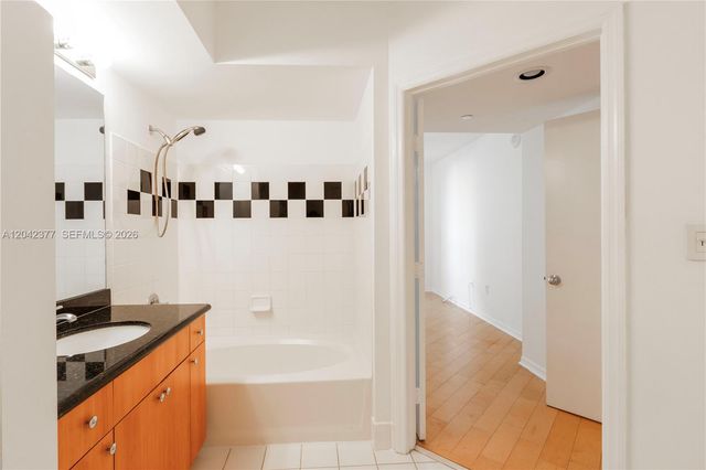 1330 W Ave 610 610, Miami Beach, FL 33139
