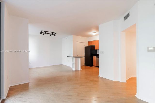 1330 W Ave 610 610, Miami Beach, FL 33139