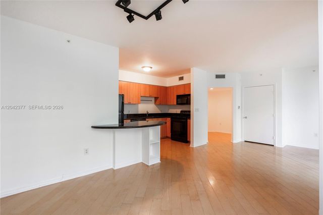 1330 W Ave 610 610, Miami Beach, FL 33139