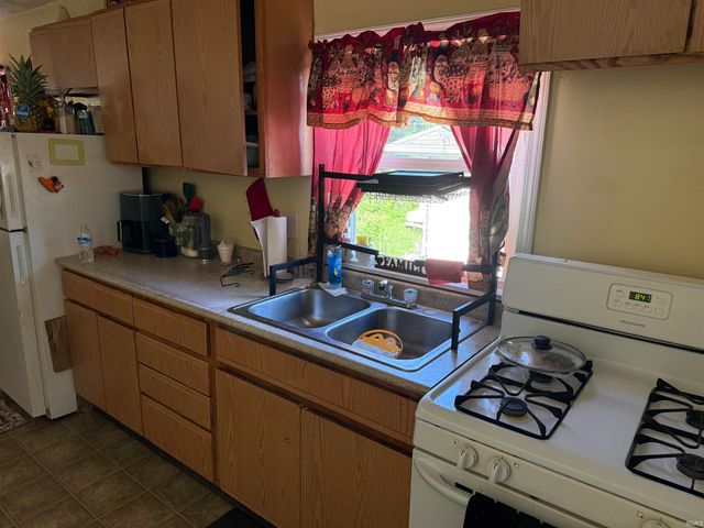 222 E Fairview Avenue, South Bend, IN 46614