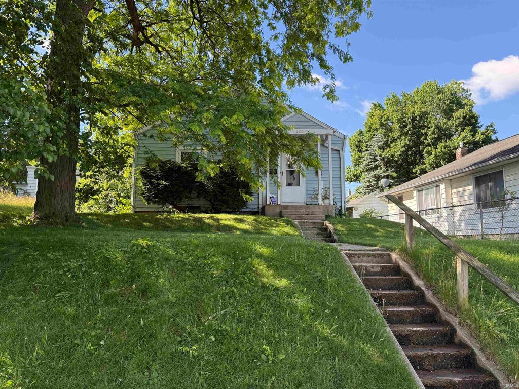 222 E Fairview Avenue, South Bend, IN 46614