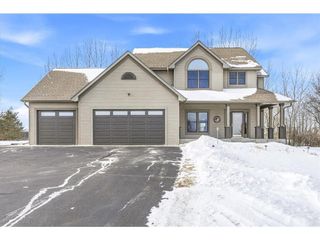 1654 Waters Edge Drive, New Richmond, WI 54017