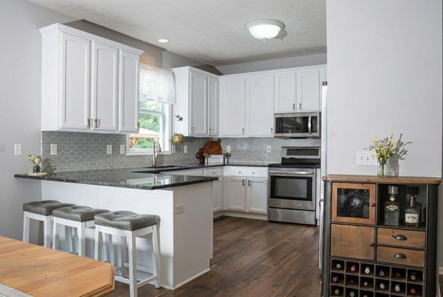 9861 Chambray Street, Portage City, MI 49002
