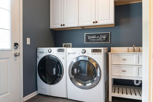 9861 Chambray Street, Portage City, MI 49002