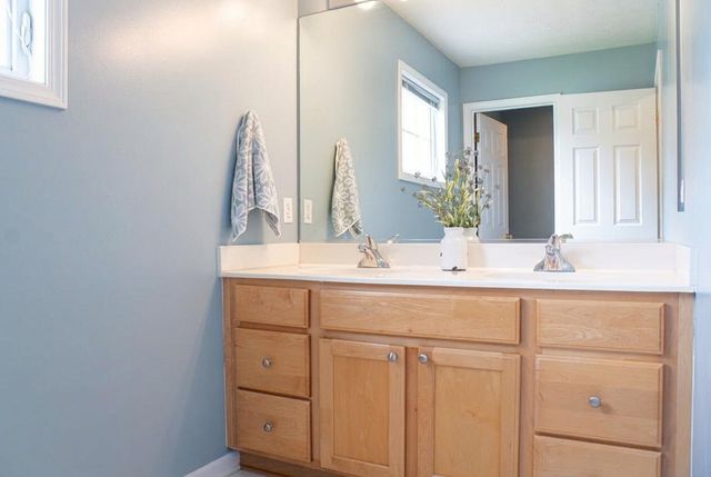 9861 Chambray Street, Portage City, MI 49002