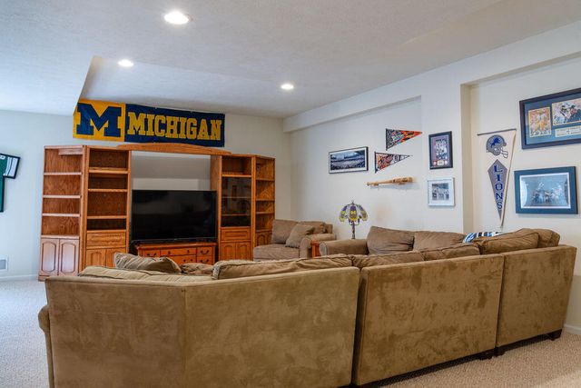 9861 Chambray Street, Portage City, MI 49002