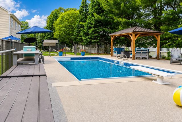 9861 Chambray Street, Portage City, MI 49002