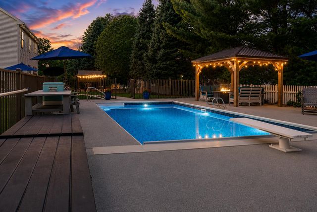 9861 Chambray Street, Portage City, MI 49002