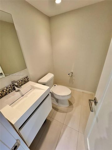 600 NE 36th St 720, Miami, FL 33137