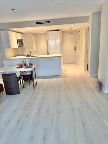 600 NE 36th St 720, Miami, FL 33137