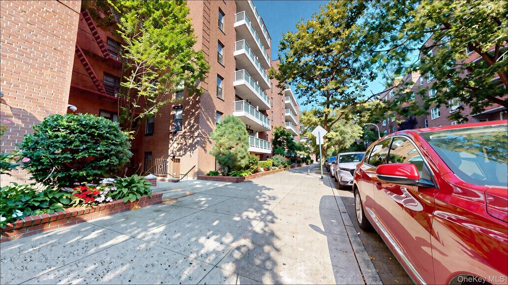 83-40 Austin Street 1T, Kew Gardens, NY 11425
