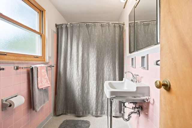 7140 Reynolds STREET, Point Breeze, PA 15208