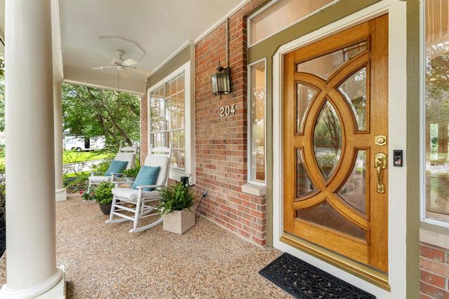204 N Mill Trace Drive, The Woodlands, TX 77381