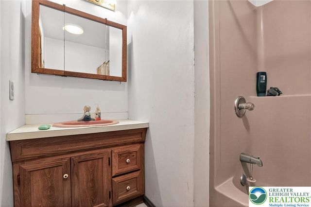 6594 Memorial Road, Heidelberg Twp, PA 18053