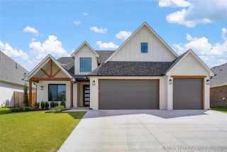 2072 E 129th Place S, Jenks, OK 74037