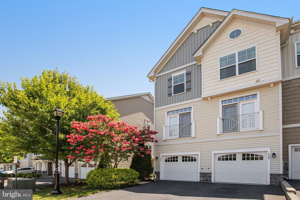 1567 RENATE DR, Woodbridge, VA 22192