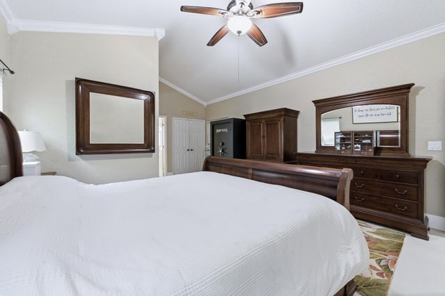 10114 Hunt Club Lane, Palm Beach Gardens, FL 33418