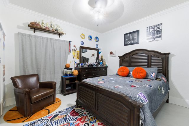 10114 Hunt Club Lane, Palm Beach Gardens, FL 33418