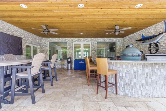 10114 Hunt Club Lane, Palm Beach Gardens, FL 33418