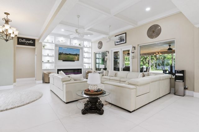 10114 Hunt Club Lane, Palm Beach Gardens, FL 33418