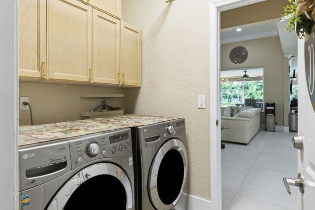 10114 Hunt Club Lane, Palm Beach Gardens, FL 33418