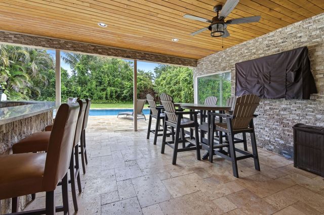 10114 Hunt Club Lane, Palm Beach Gardens, FL 33418