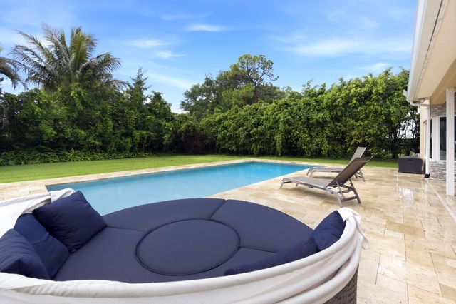 10114 Hunt Club Lane, Palm Beach Gardens, FL 33418