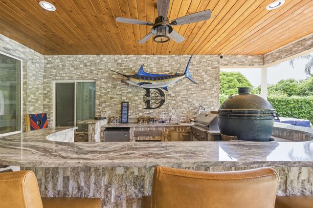 10114 Hunt Club Lane, Palm Beach Gardens, FL 33418