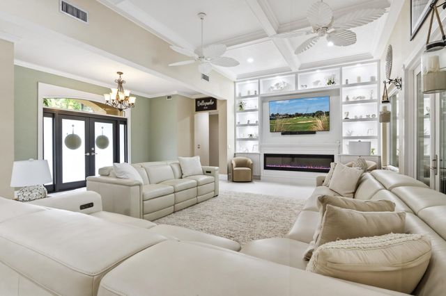 10114 Hunt Club Lane, Palm Beach Gardens, FL 33418