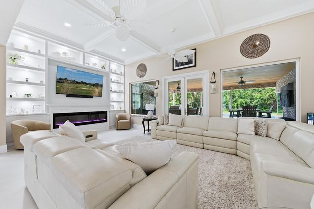 10114 Hunt Club Lane, Palm Beach Gardens, FL 33418
