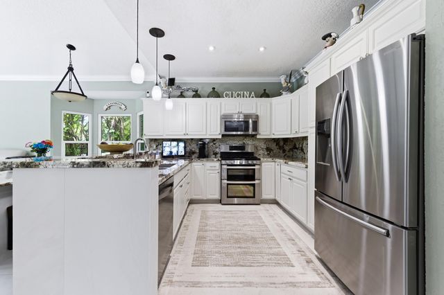 10114 Hunt Club Lane, Palm Beach Gardens, FL 33418
