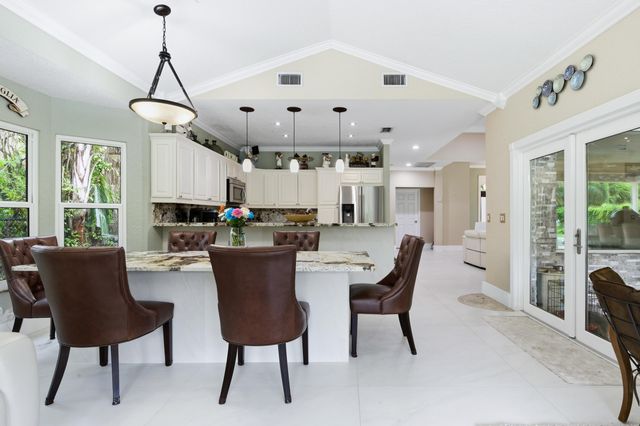 10114 Hunt Club Lane, Palm Beach Gardens, FL 33418