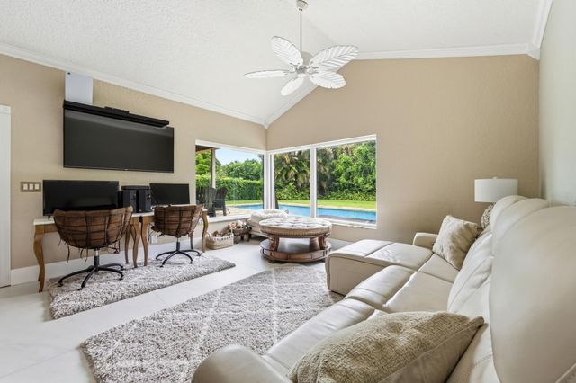 10114 Hunt Club Lane, Palm Beach Gardens, FL 33418
