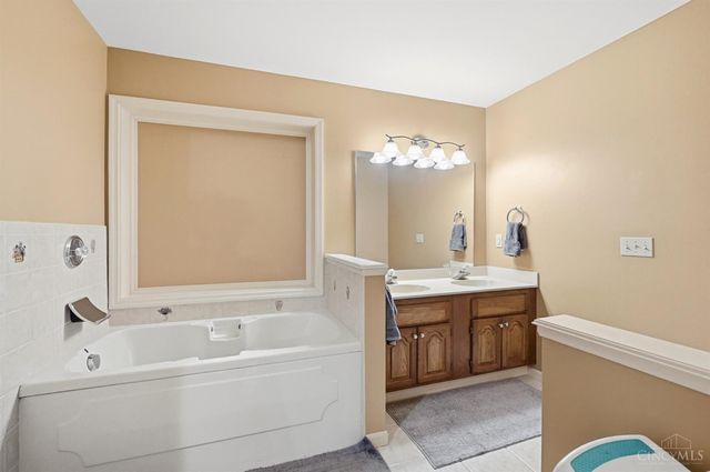 5821 Old Forest Lane, West Chester, OH 45069