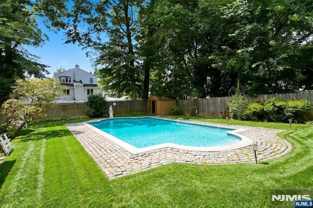 15 Charles Street, Nutley, NJ 07110