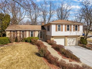 706 Crest Lane, Lisle, IL 60532