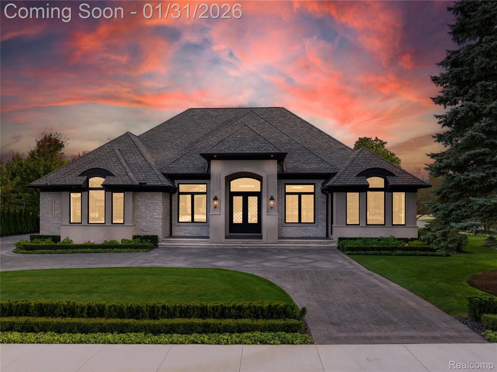 4592 Pinnacle Boulevard, Oakland Charter Township, MI 48306