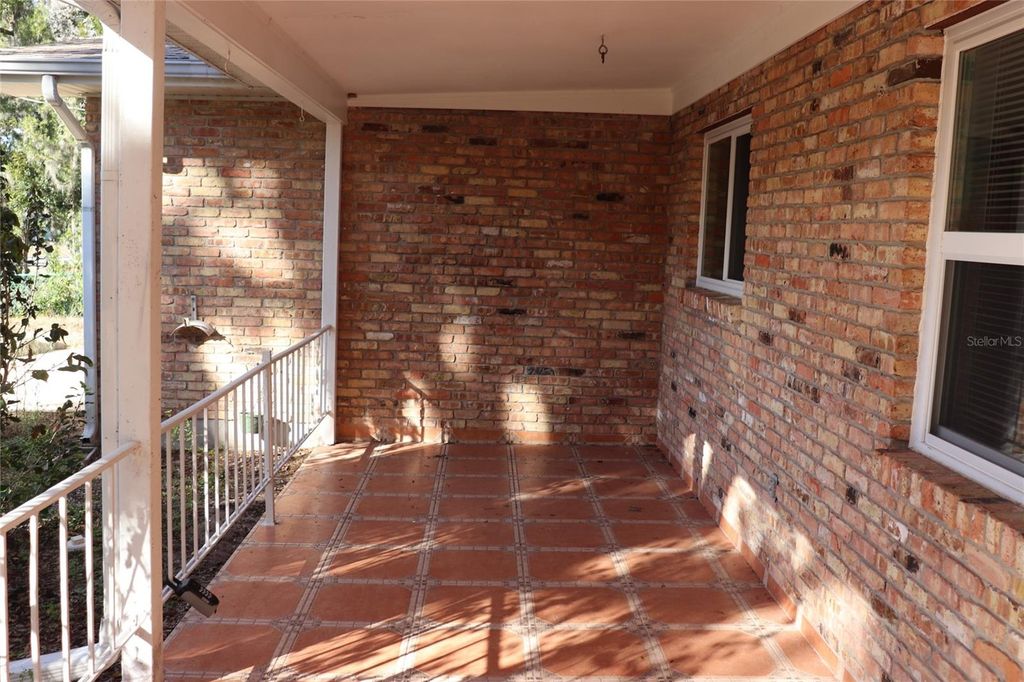 Image 4 of property listing at 401 S PINE AVENUE, Inverness, FL 34452