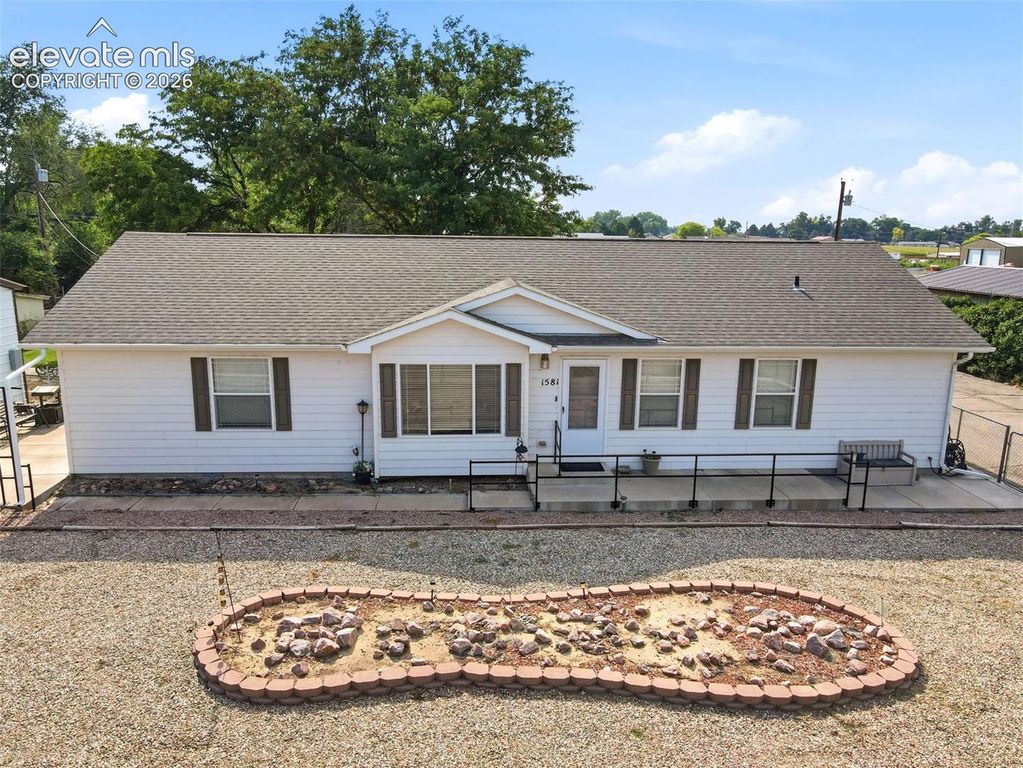 1581 Center Lane, Pueblo, CO 81006 — exterior