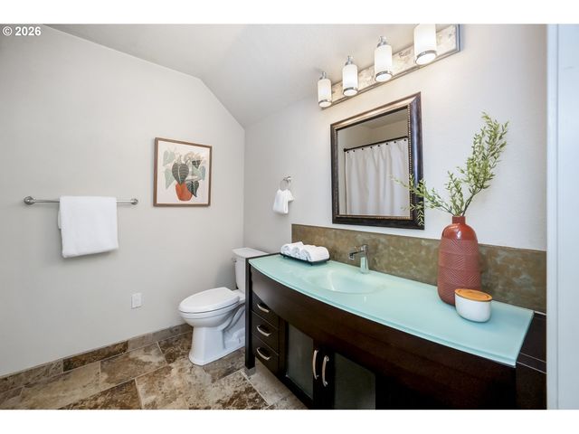 1100 Sw 170TH Ave 100, Beaverton, OR 97003